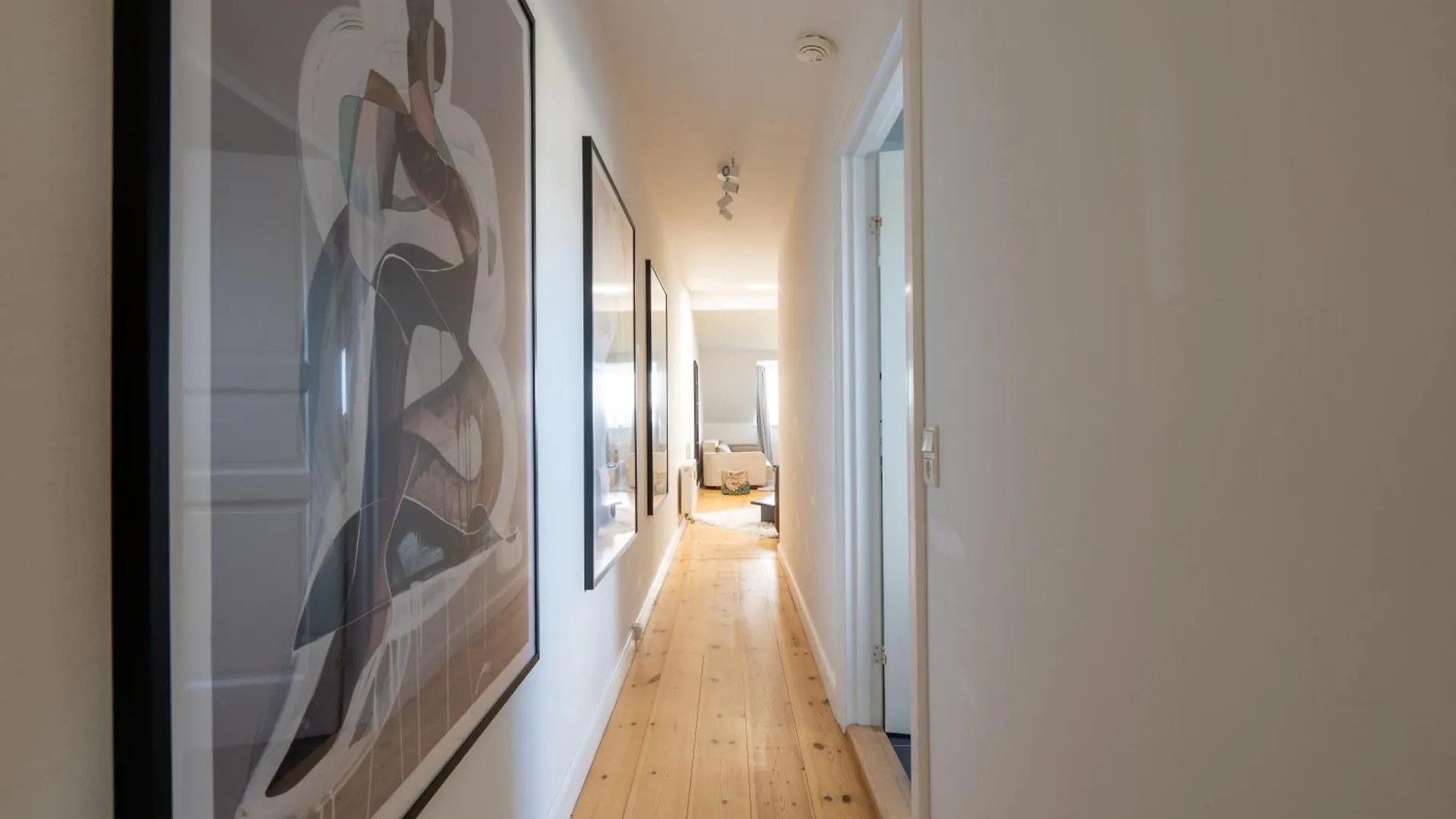 Bright 3Br Apartment With Balcony And Amazing Lake View 코펜하겐