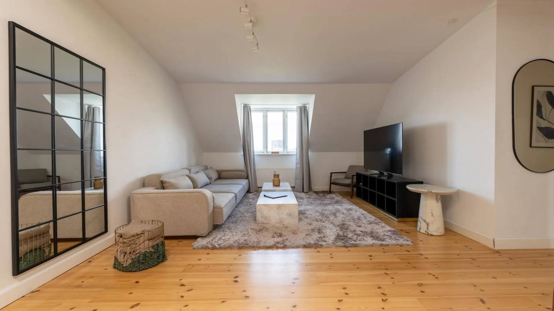 Bright 3Br Apartment With Balcony And Amazing Lake View 코펜하겐